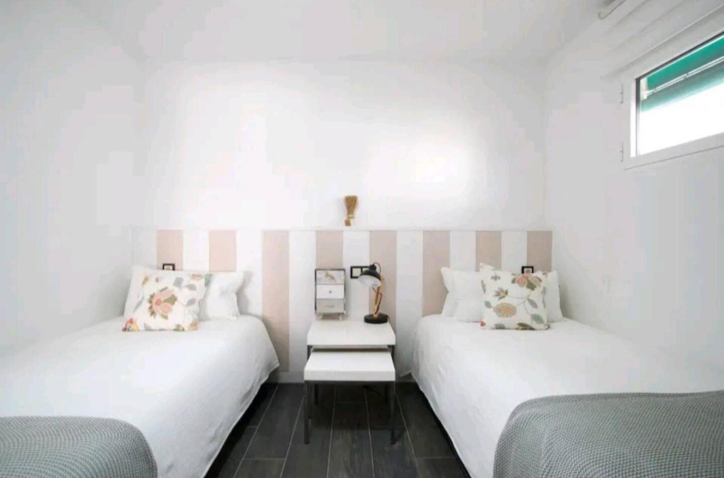 Stylish & Fully Furnished 3 Bedrooms Flat -4 Min Walk To Beautiful Beach Alicante Bagian luar foto