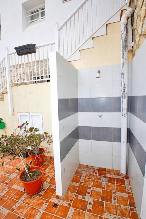Stylish & Fully Furnished 3 Bedrooms Flat -4 Min Walk To Beautiful Beach Alicante Bagian luar foto