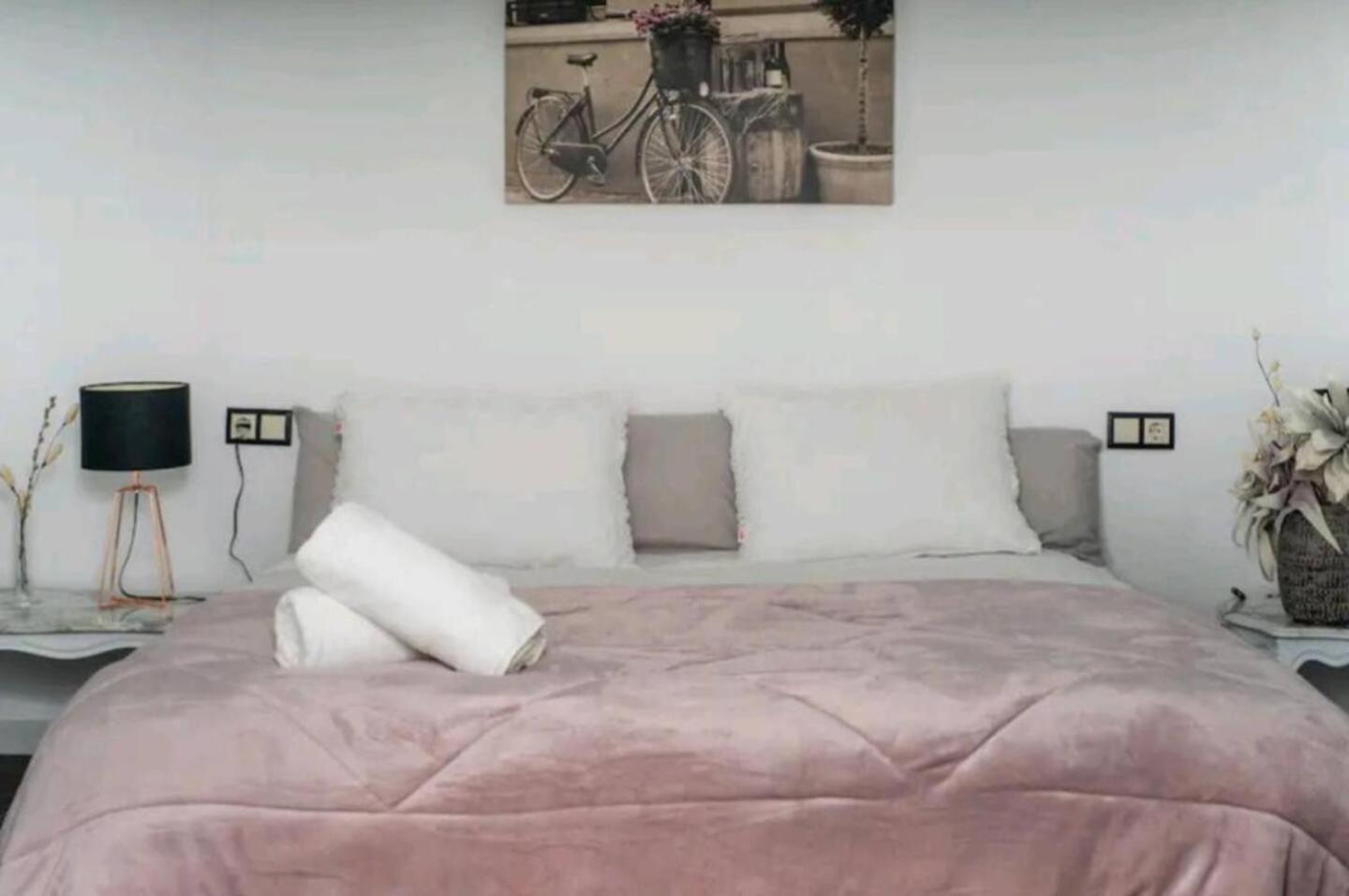 Stylish & Fully Furnished 3 Bedrooms Flat -4 Min Walk To Beautiful Beach Alicante Bagian luar foto